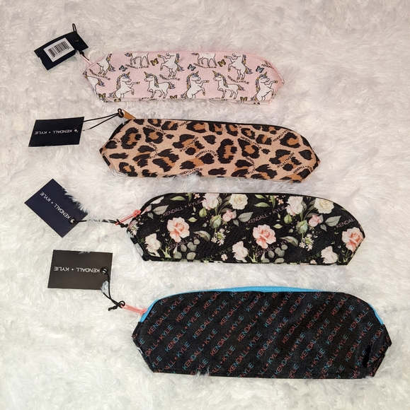Nwt Kendall & Kylie bundle of 4 pouches/cosmetic bags - Picture 4 of 16